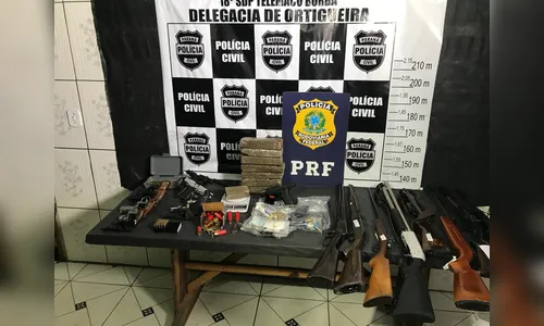 PRF e Polícia Civil detêm 14 suspeitos de assaltos a caixas eletrônicos e apreendem 35 armas