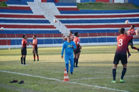 O treinador Vavilson dos Santos espera pela chegada de mais contratações |  Foto: Sérgio Rodrigo