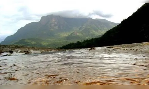 Pai tenta salvar filho afogado e morre durante banho de rio