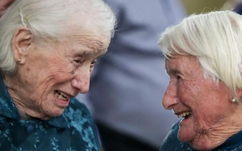 As gêmeas Ermelina e Avelina têm 100 anos de convívio e cumplicidade​ - Foto: Reprodução/Foto: Guilherme Hahn/NSC TV​​