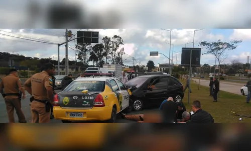 Viatura da PM atropela e mata pedestres em ponto de ônibus no PR