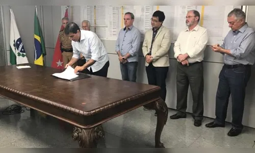 Prefeito de Londrina sanciona lei que restringe consumo de bebida alcoólica nas ruas 