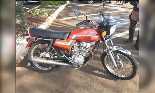 Morador de Arapongas é preso com drogas e moto furtada em Apucarana