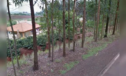 Trio armado faz família refém durante assalto em Novo Itacolomi