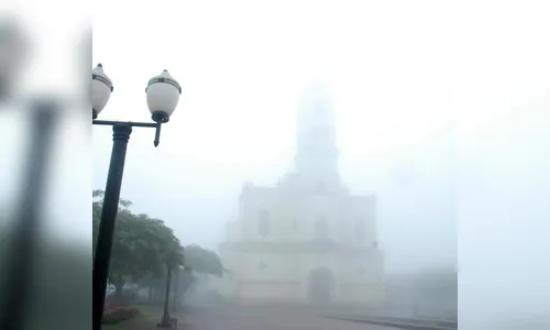 Neblina densa marca o início da semana em Apucarana e região