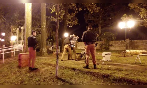 PM realiza operação em Apucarana, apreende drogas e captura um foragido da justiça