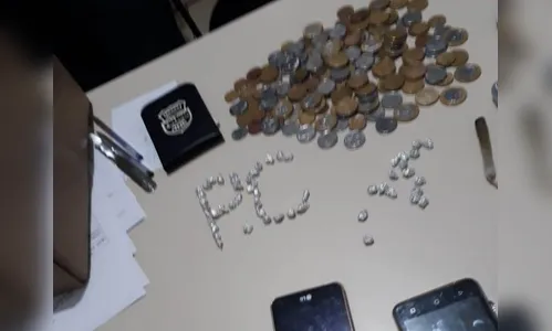 Adolescente grávida é apreendida com 64 pedras de crack