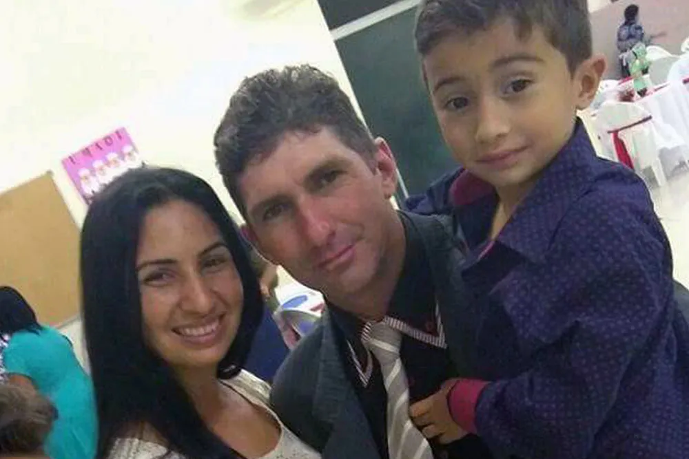 Michele Figueredo Santos Venzel, de 37 anos, seu marido Mário César Venzel, de 40, e o filho do casal, Pedro Miguel Figueredo Venzel, de 5 anos, morrem em acidente - Foto: Reprodução/Rapidonoar