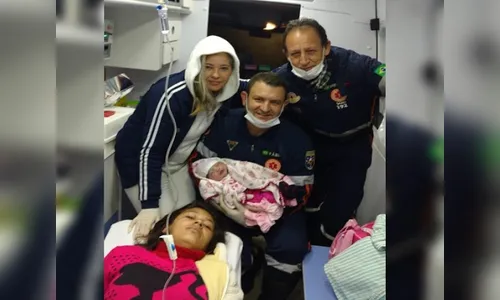 Grávida dá à luz a neném dentro de ambulância do Samu