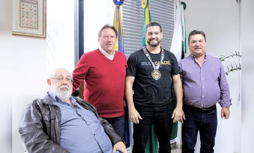 Prefeito recebe visita de Campeão Mundial de Jiu Jitsu