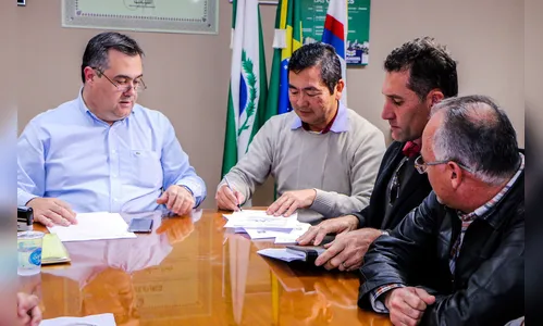 Beto Preto assina ordem de serviço da UBS do Solo Sagrado