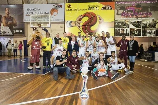 O Novo Basquete Ponta Grossa/CCR RodoNorte foi campeão jogando em casa - Foto: Divulgação