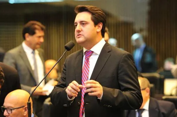 Ratinho Junior pede licença das atividades parlamentares