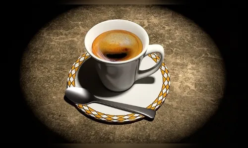 Assaltante pede café e brinca com gato durante roubo em residência de aposentada