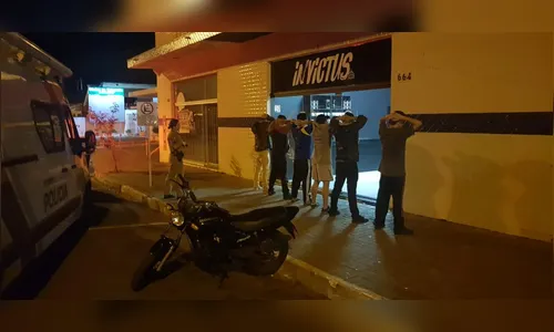 Polícia prende duas pessoas durante operação pelas ruas de Apucarana