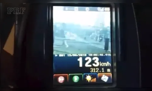 Motociclista é flagrado trafegando a 123 km/h em perímetro urbano