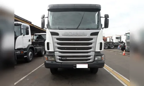 Assaltantes roubam caminhão-tanque com 45 mil litros de gasolina