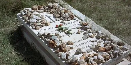 Saiba por que judeus muitas vezes colocam pedras sobre os túmulos - Imagens: Reprodução: Megacurioso