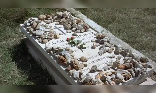 Saiba porque judeus muitas vezes colocam pedras sobre os túmulos