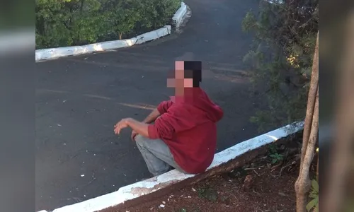 Populares tentam impedir que homem cometa suicídio em Apucarana