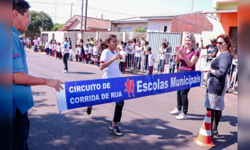 
							Alunos da rede municipal participam de corrida de rua
						
						