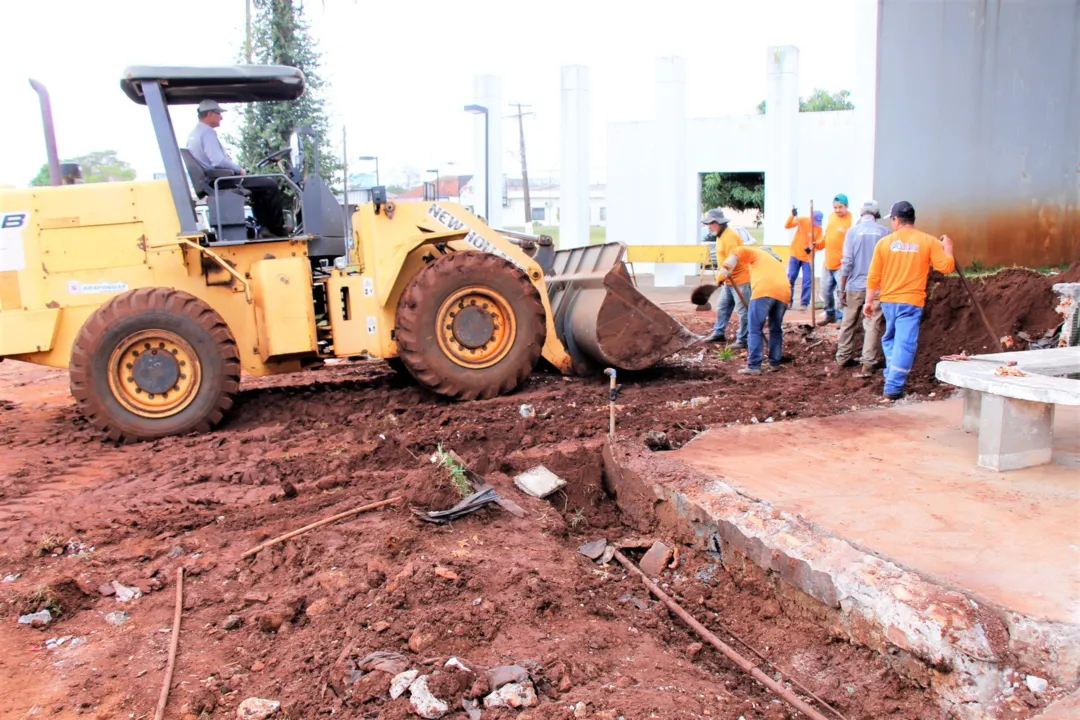 CODAR executa construção de calçada no Terminal Urbano