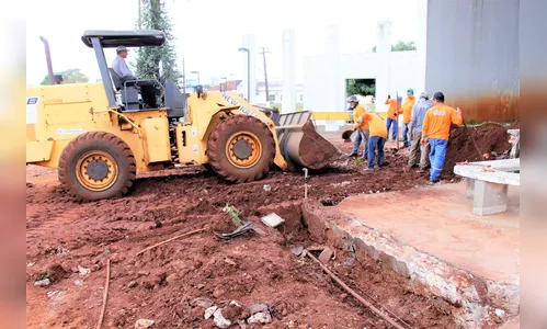CODAR executa construção de calçada no Terminal Urbano