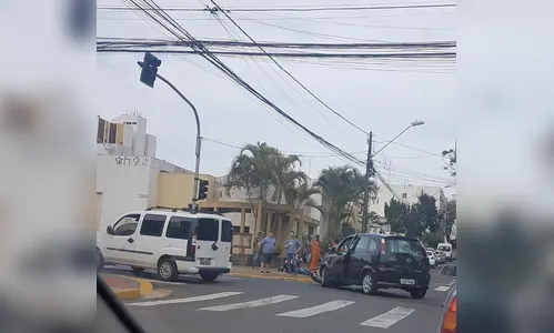 Acidente deixa duas pessoas feridas no centro de Apucarana