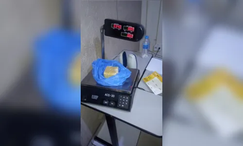 
							PM de Apucarana faz nova ofensiva contra o tráfico, detém 7 pessoas e apreende drogas, armas e munições
						
						