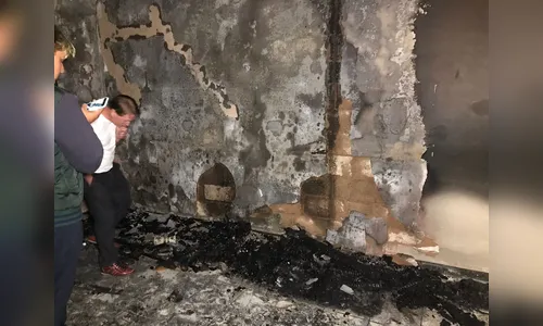 Incêndio atinge residência de diretor de escola e polícia investiga se origem é criminosa