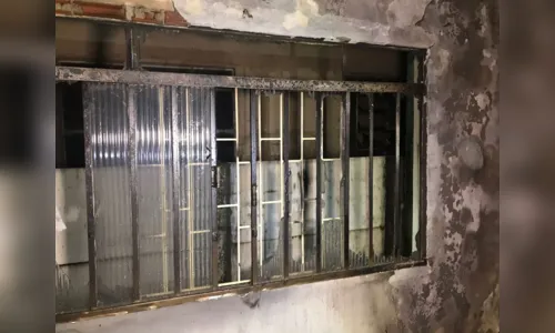 
							Incêndio atinge residência de diretor de escola e polícia investiga se origem é criminosa
						
						