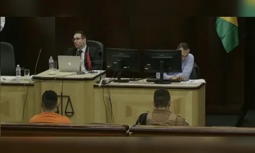 Jovem que matou padrasto e ateou fogo no corpo é condenado a 14 anos de prisão