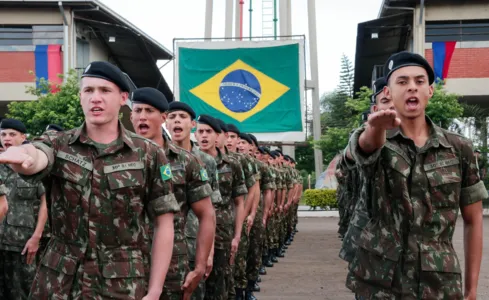 Vice-prefeito prestigia solenidade em comemoração ao Dia do Soldado