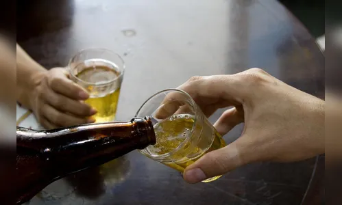 Motorista embriagado causa acidente e é agredido por mulher