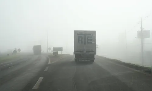 Dirigir em estrada com nevoeiro exige atenção 
