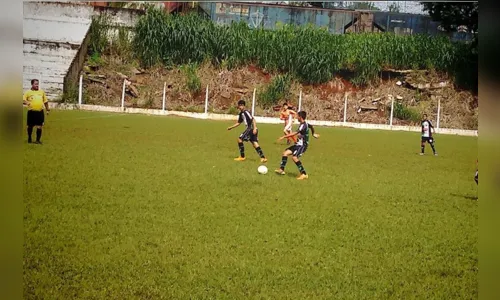 
							Araponguense é chamado para jogar futebol na Bolívia e faz rifa para pagar a viagem
						
						