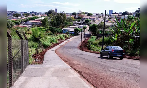 Prefeitura de Apucarana constrói calçada em ligação entre bairros