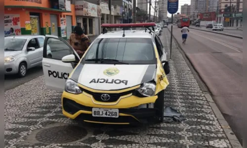 Viatura da PM atropela mulher na canaleta durante ocorrência