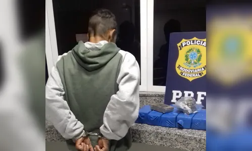 Passageiro de ônibus é preso com 10 kg de maconha 