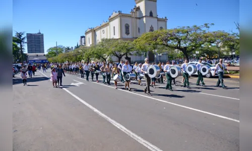 
							Passeata ‘Quebrando o Silêncio’ leva centenas de manifestantes para rua em Apucarana
						
						