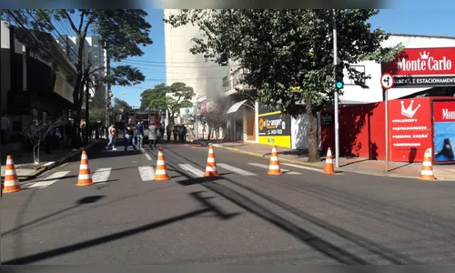 Incêndio no centro de Apucarana mobiliza Bombeiros