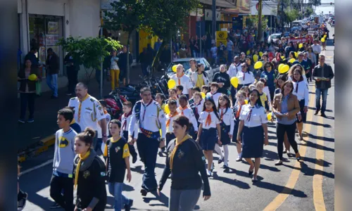 
							Passeata ‘Quebrando o Silêncio’ leva centenas de manifestantes para rua em Apucarana
						
						