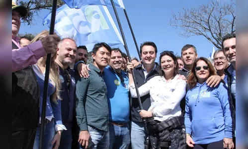 Ratinho Junior realiza grande caminhada por bairros de Curitiba