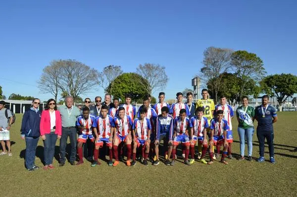 O Colégio Estadual Talita Bresolin, de Califórnia, foi campeão no masculino "A" da fase regional do Bom de Bola - Foto: Divulgação