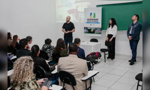 
							Polo UAB Apucarana forma 23 especialistas em Mídias na Educação
						
						