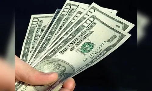 Dólar volta a superar barreira dos R$ 4,10