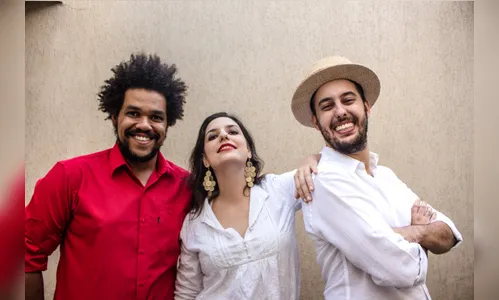 Trio Mambembe interpreta os seus musicais de época 