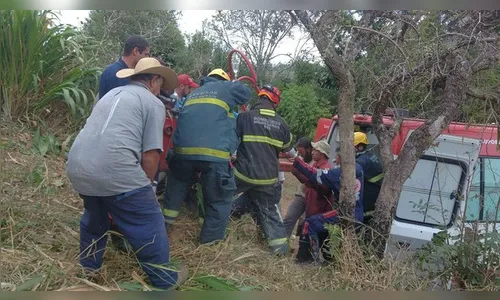 Homem tem perna e parte do pênis esmagadas por máquina de moer cana