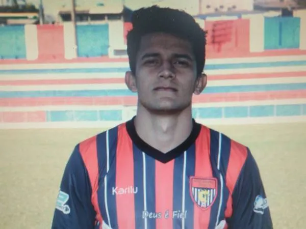 O zagueiro Pedro, do Apucarana Sports, está fora do Campeonato Paranaense da Terceira Divisão - Foto: Delair Garcia