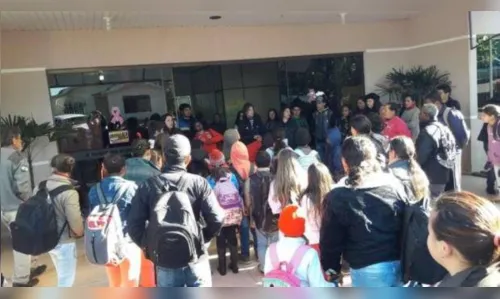 
							Após invasão de prefeitura pelo MST, servidor público é obrigado a trabalhar em meio a caixões funerários
						
						